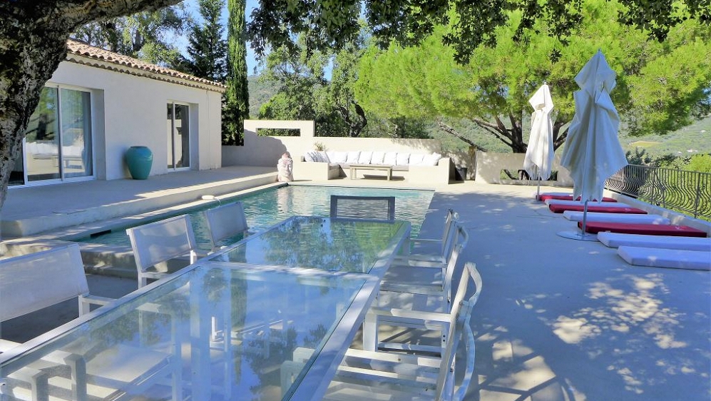 Stunning renovated villa with amazing sea views and walking distance to Grimaud Village