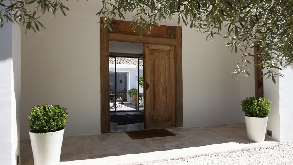 Schitterende eigentijdse villa met heerlijke ligging centraal in de golf van St. Tropez