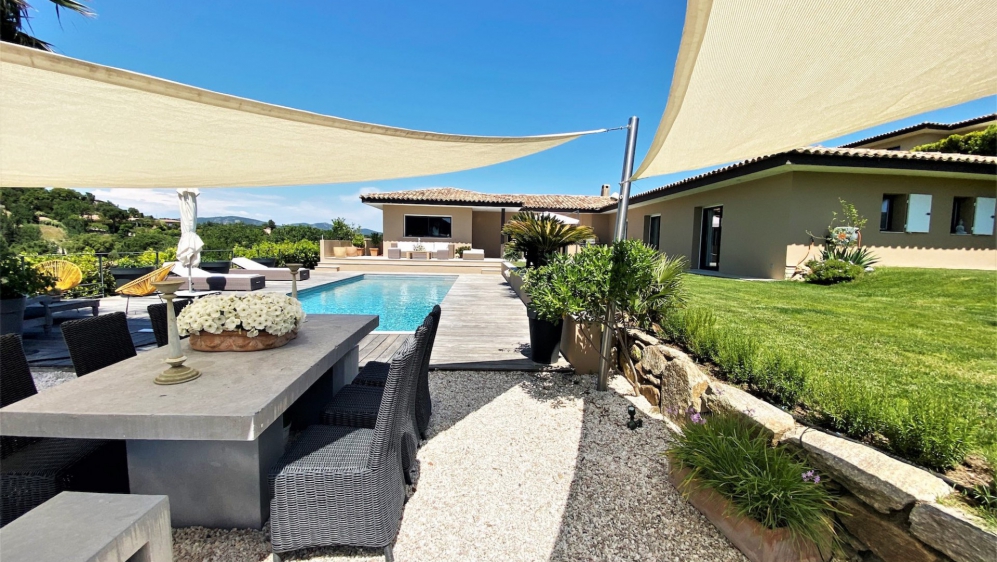 Zeer comfortable moderne villa met schitterend uitzicht over de wijnvelden