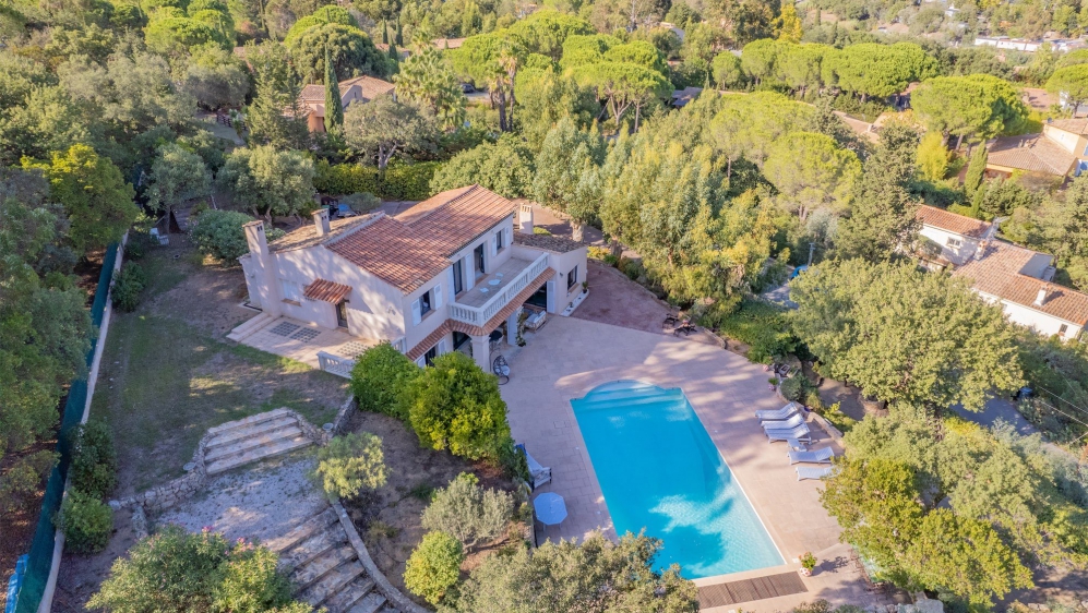 Beautiful and spacious family villa a stone's throw from Port Grimaud and the beach