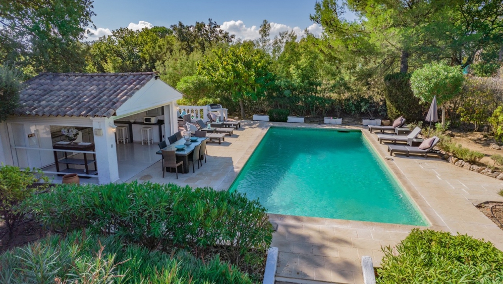 Lovely and well kept Provencal villa in private domain close to the beach and Port Grimaud