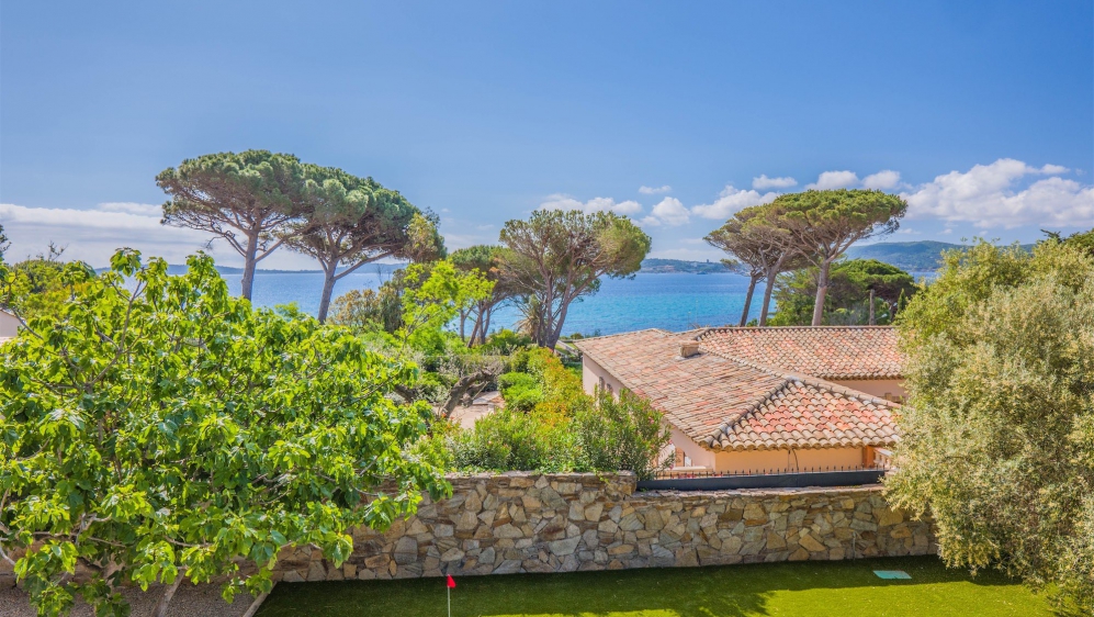 Schitterend modern Provencaalse villa aan de baai van Saint Tropez op korte loopafstand van het strand