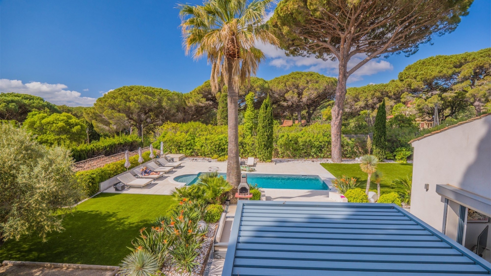 Superb modern Provencal villa on the bay of Saint Tropez a short walk from the beach