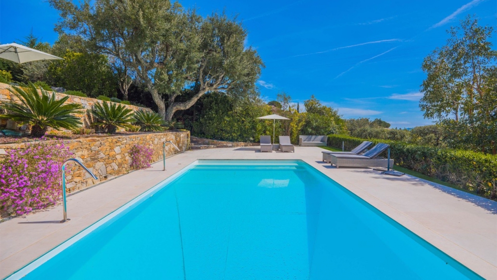 Luxurious Fully Renovated Provençal Villa with Sea View in Prestigious Secure Domain