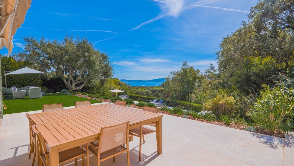 Luxurious Fully Renovated Provençal Villa with Sea View in Prestigious Secure Domain