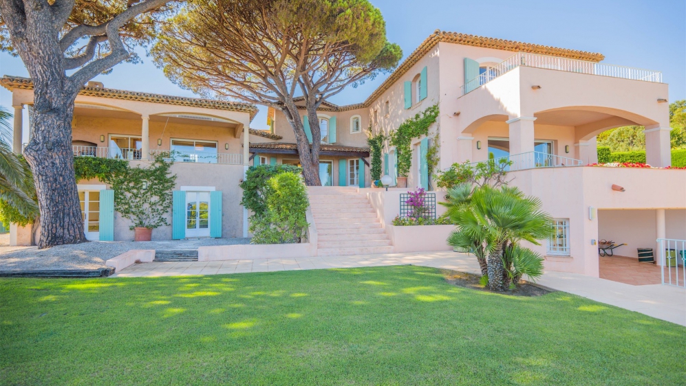 Luxury Villa with Exceptional Sea Views in Grimaud – Walking Distance to the Beach and Full Privacy