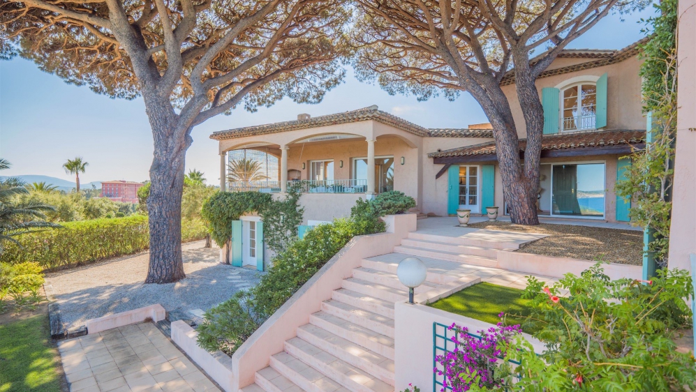Luxury Villa with Exceptional Sea Views in Grimaud – Walking Distance to the Beach and Full Privacy