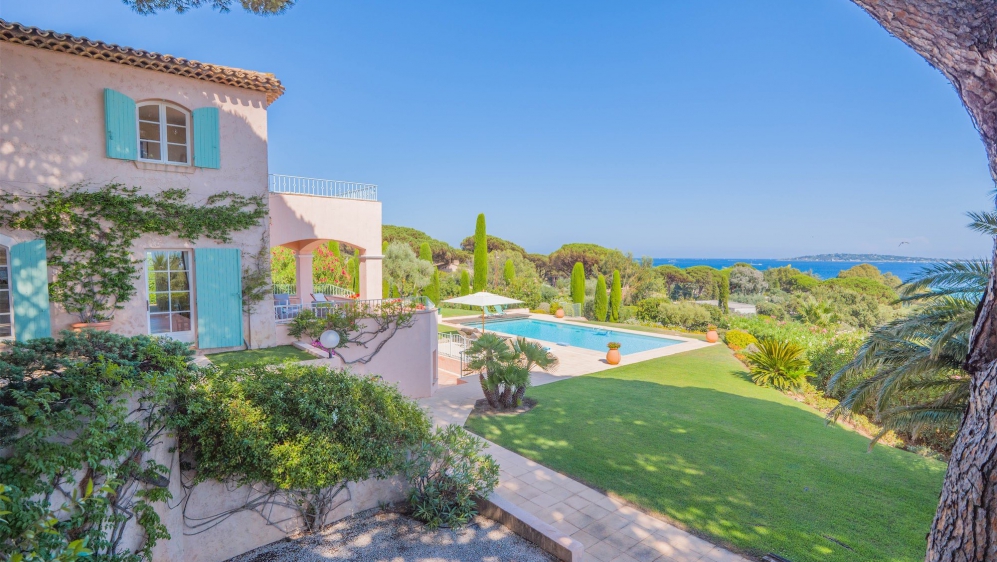 Luxury Villa with Exceptional Sea Views in Grimaud – Walking Distance to the Beach and Full Privacy
