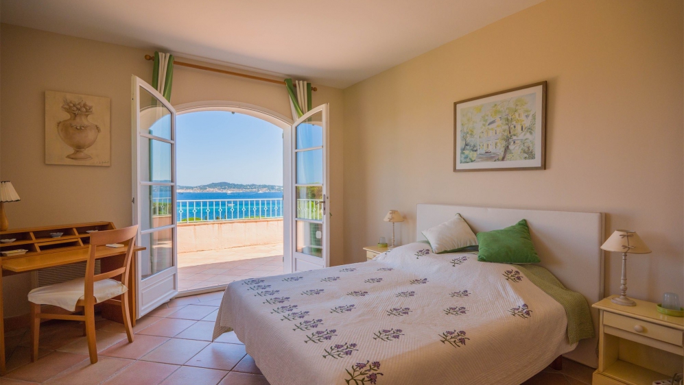 Luxury Villa with Exceptional Sea Views in Grimaud – Walking Distance to the Beach and Full Privacy