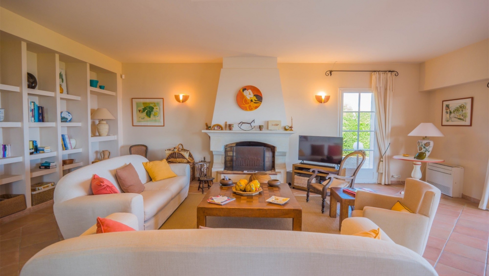 Luxury Villa with Exceptional Sea Views in Grimaud – Walking Distance to the Beach and Full Privacy