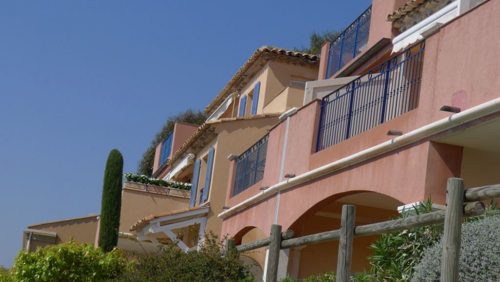 Lovely 3 bed apartement overlooking the Sainte Maxime Golf course and sea