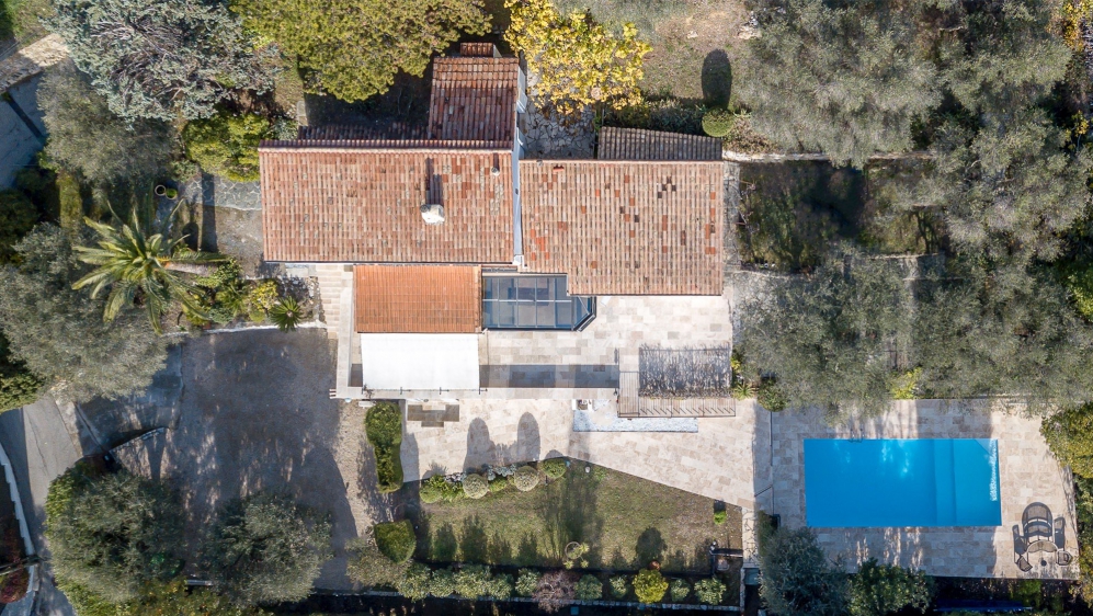 Fully renovated Provencal villa with beautiful views and walking distance from the village