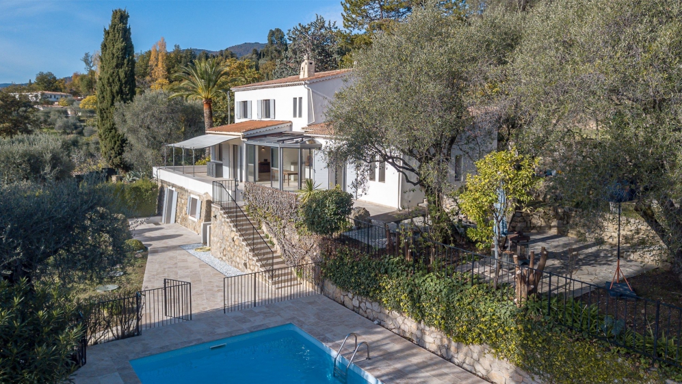 Fully renovated Provencal villa with beautiful views and walking distance from the village