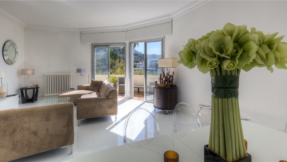 Schitterend penthouse met enorm dakterras en zeezicht in het hart van Cannes