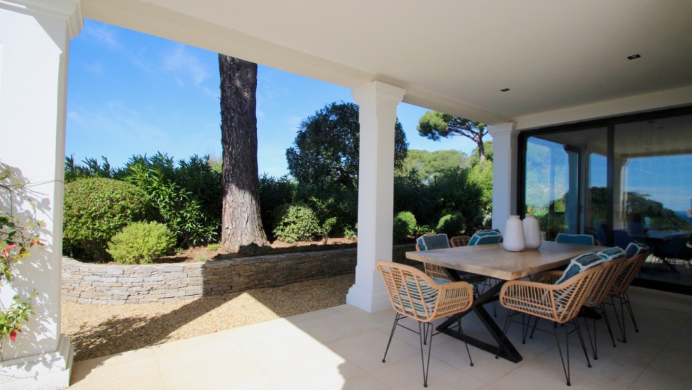 Very rare and charming sea view villa for sale in toplocation La Croix-Valmer