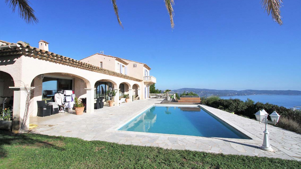 Impressive villa with fabulous views over the bay of Cavalaire