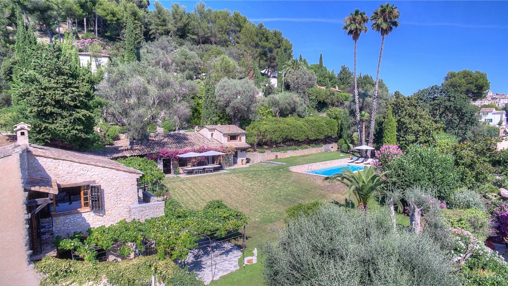 Stunning authentic farmhouse at walking distance from historic Saint Paul de Vence