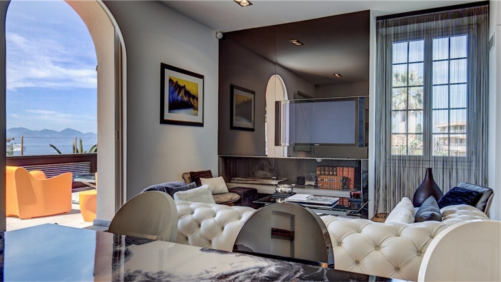 Stunning contemporary seaview apartment top location Cannes