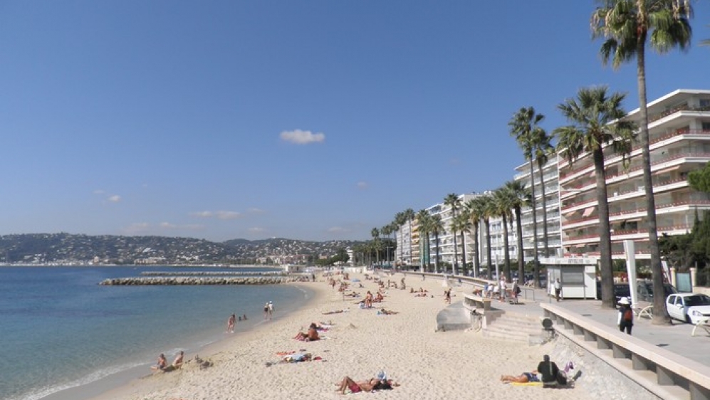 Modern apartments on the sea front Juan les Pins