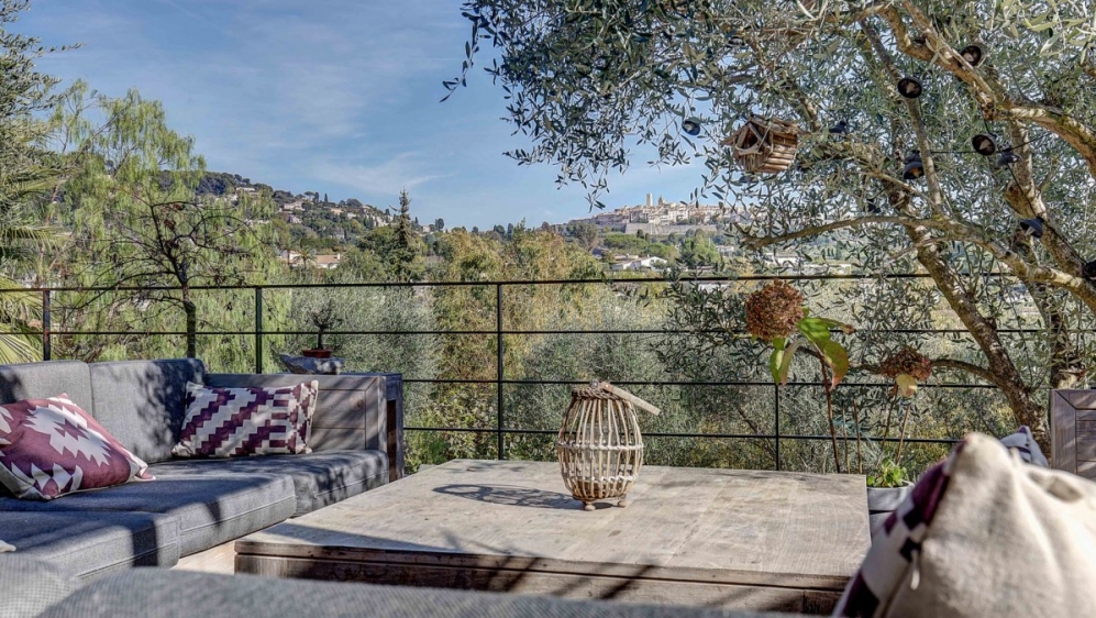 Beautiful villa with stunning views on St Paul de Vence