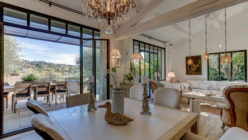 Beautiful villa with stunning views on St Paul de Vence