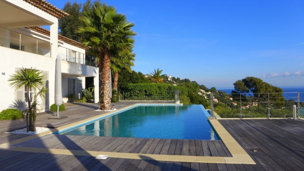 Luxurious modern villa with stunning sea view
