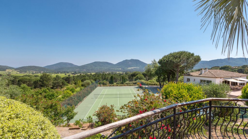 Beautiful domain of four villas close to St. Tropez