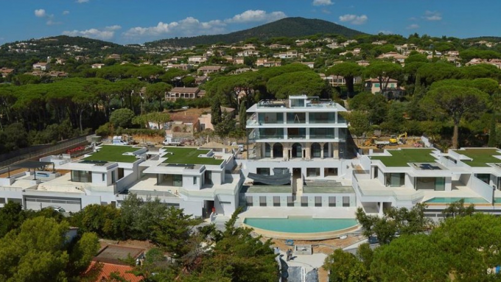 Outstanding private domaine with modern design villas 