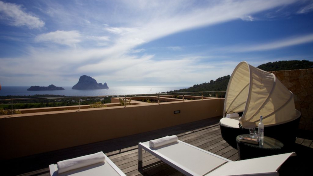 Schitterend 4 slaapkamer appartement met spectaculair uitzicht op Es vedra