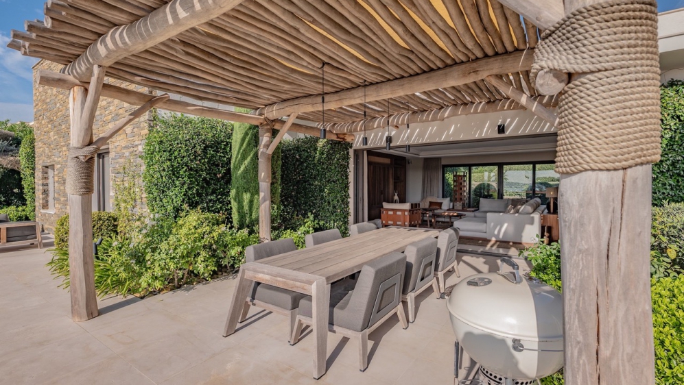 Schitterende moderne high end villa met prachtig zeezicht in dubbel beveiligd privé domein