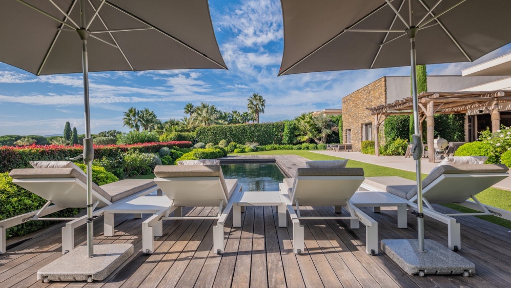 Schitterende moderne high end villa met prachtig zeezicht in dubbel beveiligd privé domein