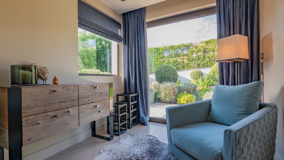 Schitterende moderne high end villa met prachtig zeezicht in dubbel beveiligd privé domein