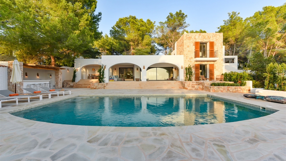 High quality charming Ibiza property with stunning sea and sunset views