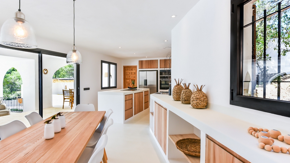 High quality charming Ibiza property with stunning sea and sunset views