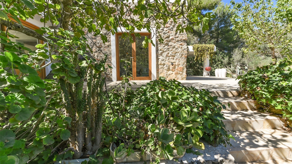 Schitterend Ibiza stijl landgoed omringd door natuur maar toch dicht bij Ibiza stad