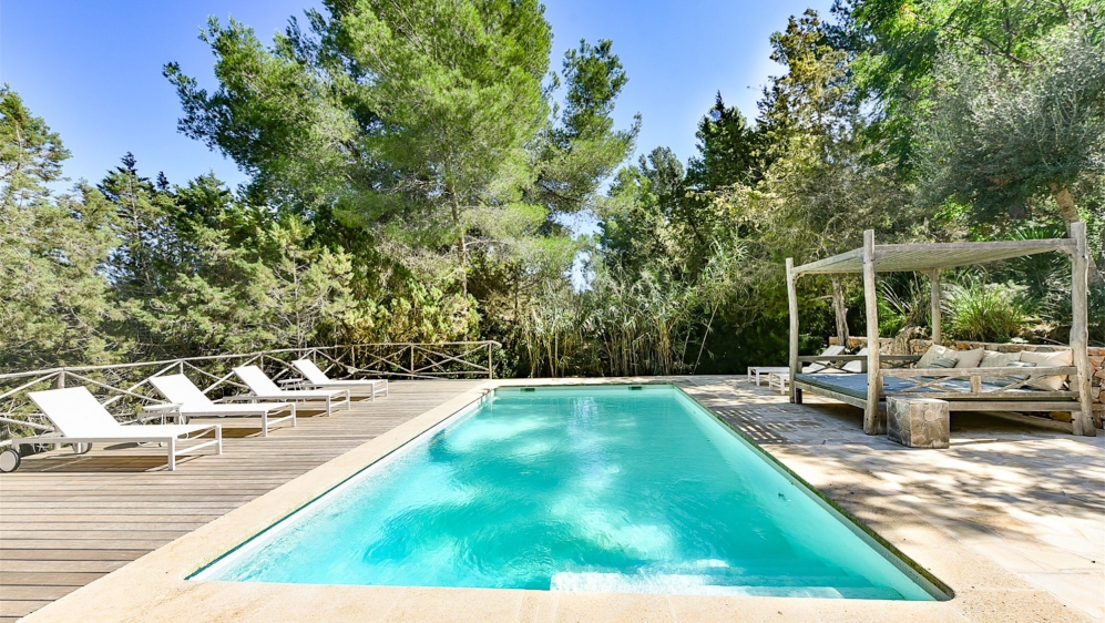 Schitterend Ibiza stijl landgoed omringd door natuur maar toch dicht bij Ibiza stad