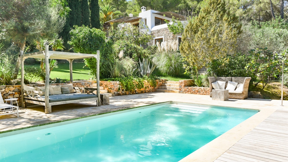 Schitterend Ibiza stijl landgoed omringd door natuur maar toch dicht bij Ibiza stad