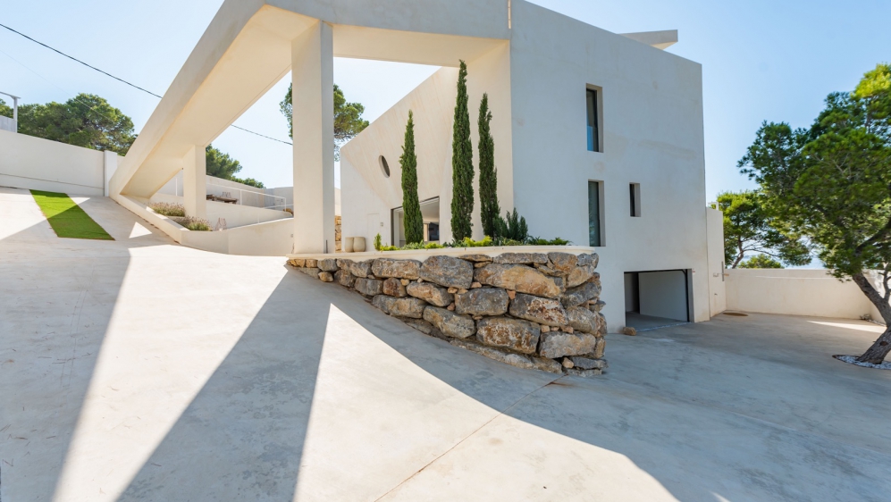 Spectaculair contemporary designer villa with magnificent sunset views in Cala Molí