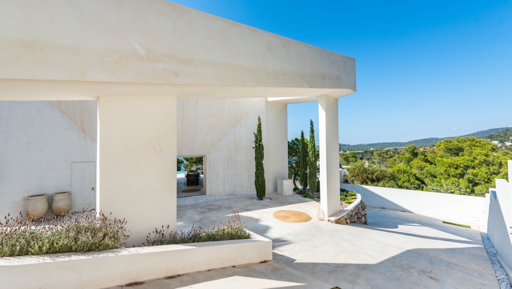 Spectaculair contemporary designer villa with magnificent sunset views in Cala Molí