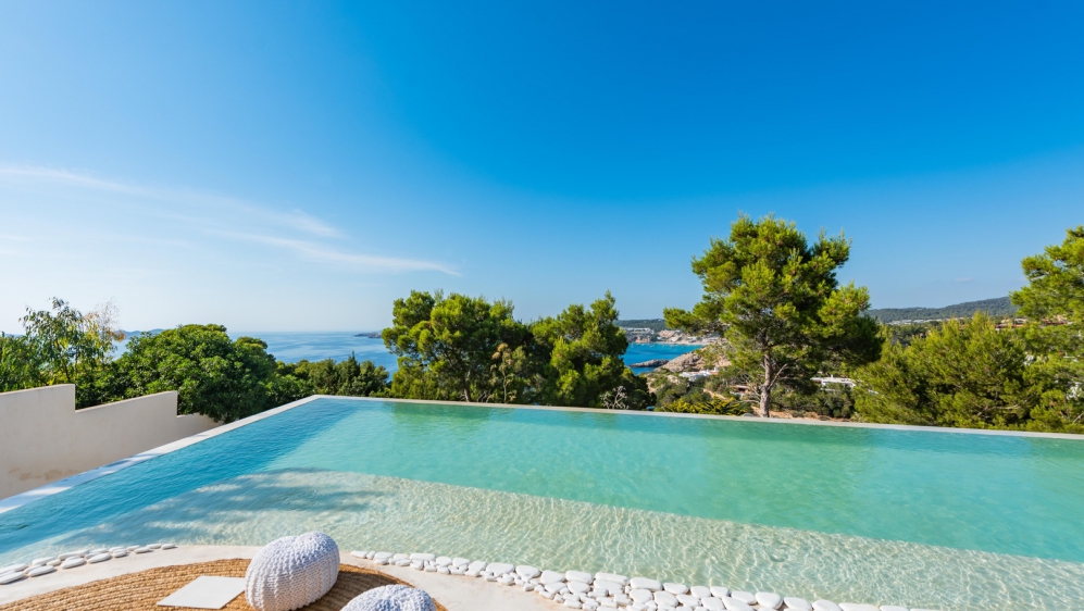 Spectaculair contemporary designer villa with magnificent sunset views in Cala Molí