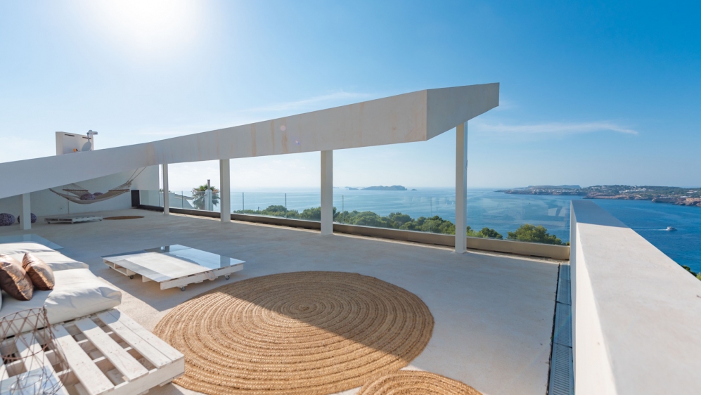 Spectaculair contemporary designer villa with magnificent sunset views in Cala Molí