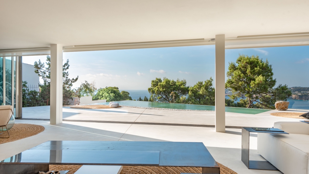 Spectaculair contemporary designer villa with magnificent sunset views in Cala Molí