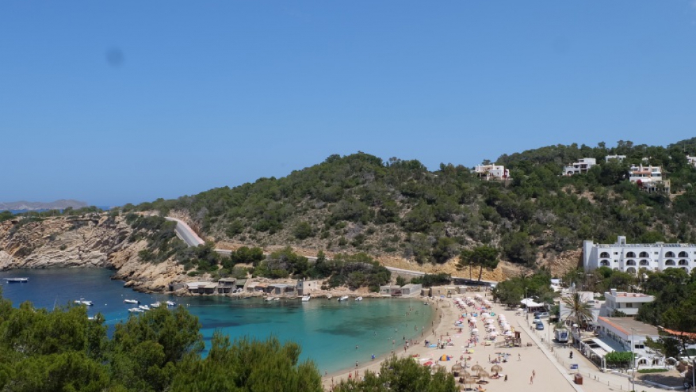 Stunning new build apartment with beautiful sea views located within walking distance to the beach