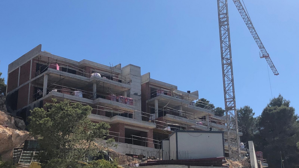 Stunning new build apartment with beautiful sea views located within walking distance to the beach