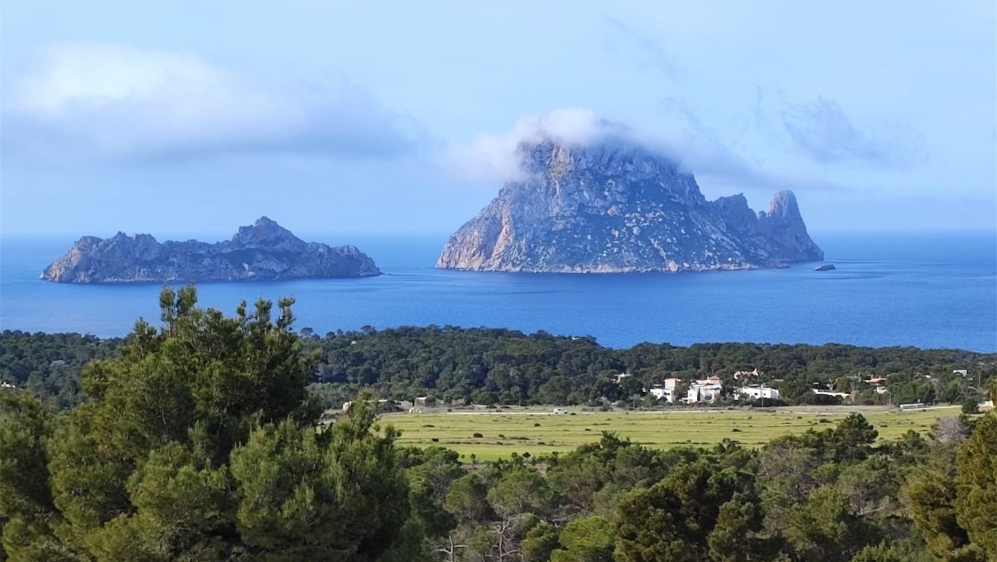 Stunning modern Ibiza villa with spectaculair Es Vedra views and touristic rental license!