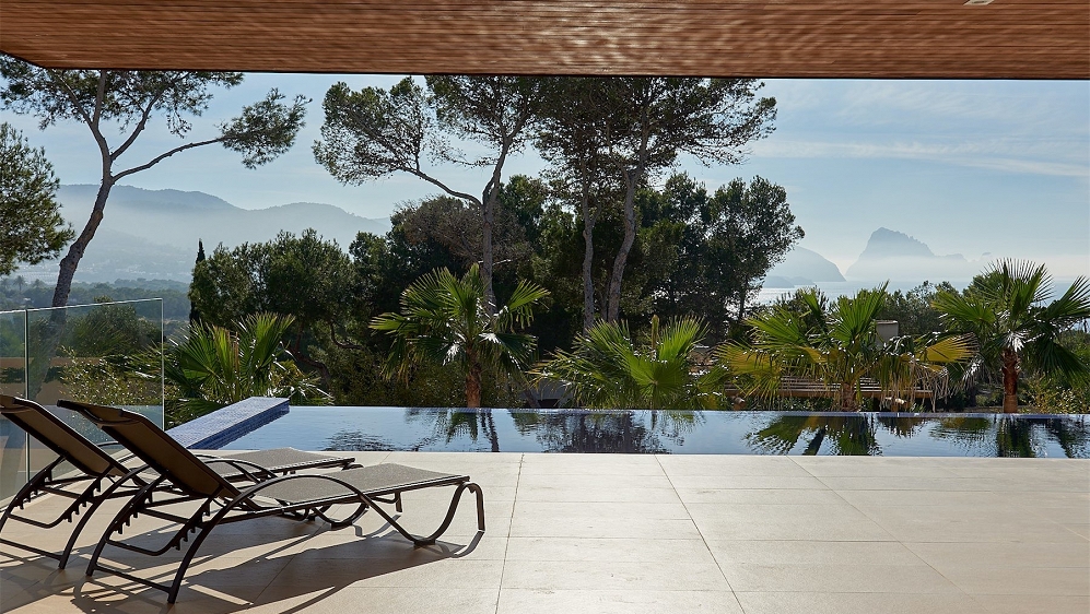 Smaakvolle luxe villa op loopafstand van het strand met prachtig uitzicht op Es Vedra 
