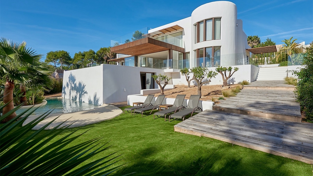 Smaakvolle luxe villa op loopafstand van het strand met prachtig uitzicht op Es Vedra 