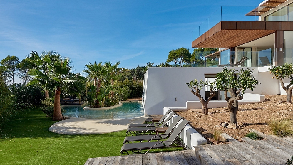 Smaakvolle luxe villa op loopafstand van het strand met prachtig uitzicht op Es Vedra 