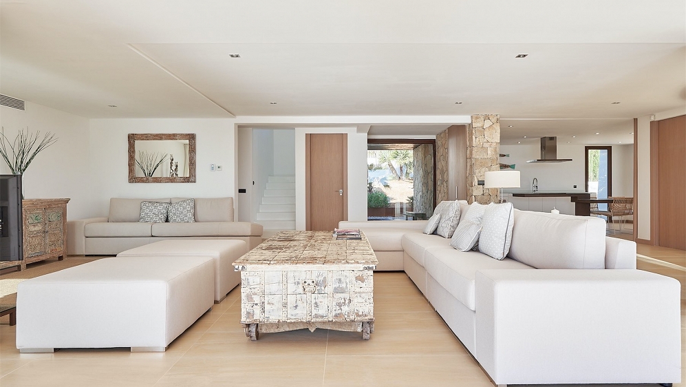 Smaakvolle luxe villa op loopafstand van het strand met prachtig uitzicht op Es Vedra 