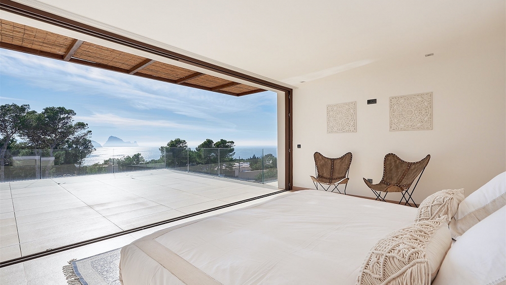Smaakvolle luxe villa op loopafstand van het strand met prachtig uitzicht op Es Vedra 